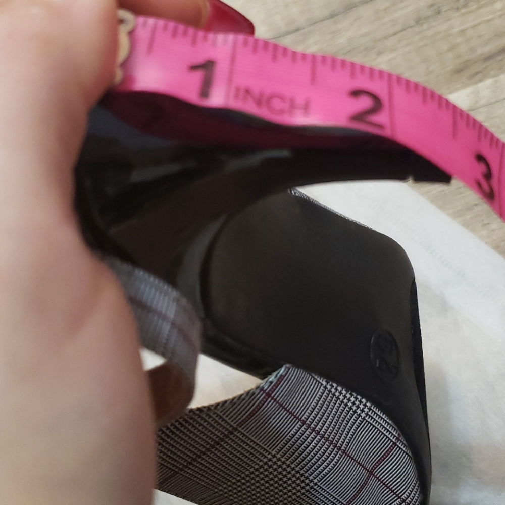 a.n.d ea wy Chunky Gray heels - Picture 6 of 9